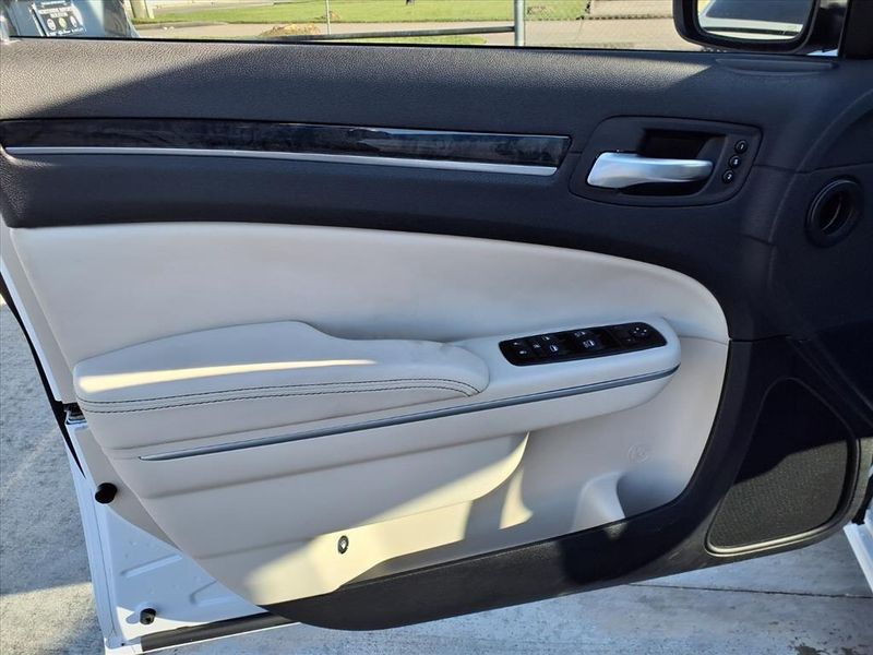 Used 2023 Chrysler 300 TouringImage 16