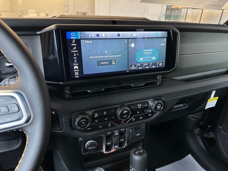2024 Jeep Wrangler 4-door High Altitude 4xeImage 3