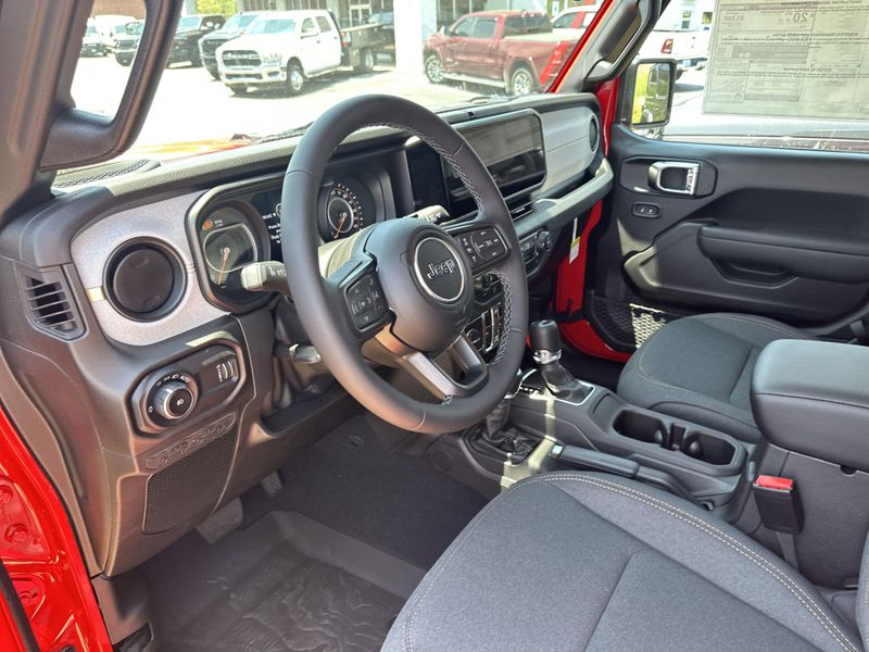 New 2025 Jeep Wrangler 4-door Sport SImage 17