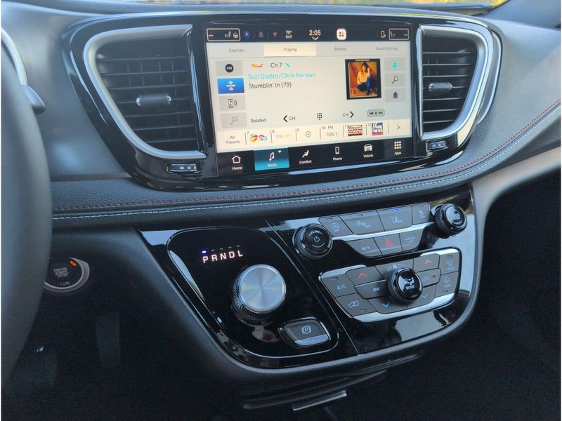 New 2027 Chrysler Pacifica SelectImage 13