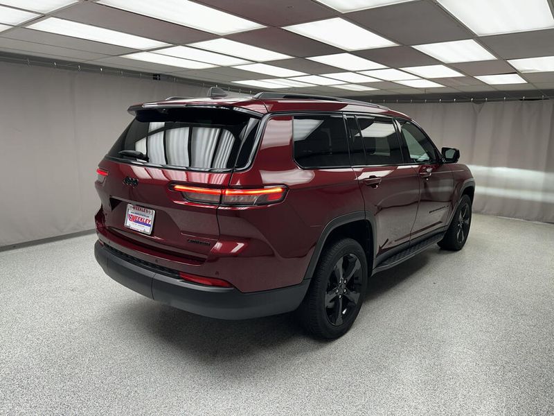 Used 2025 Jeep Grand Cherokee L LimitedImage 4