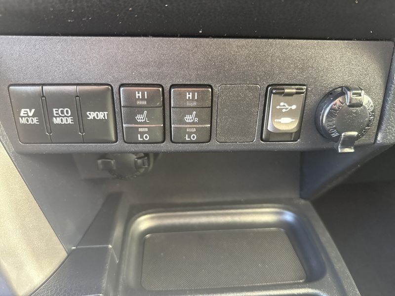 Used 2018 Toyota RAV4 Hybrid XLEImage 27