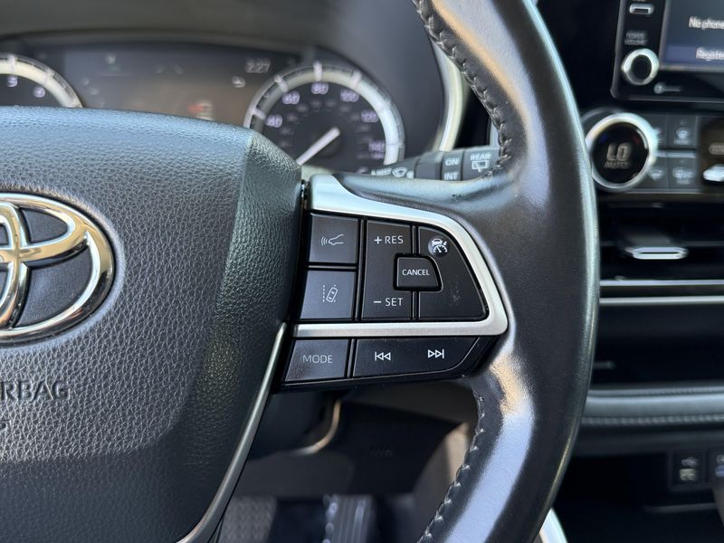Used 2022 Toyota Highlander XLEImage 25