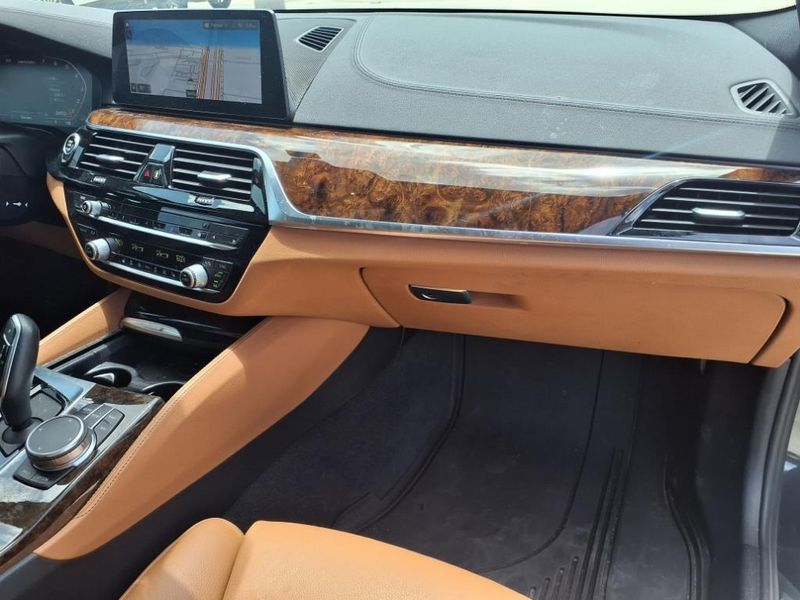2020 BMW 5 Series M550i xDriveImage 12