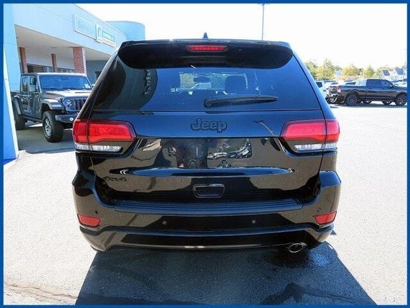 2021 Jeep Grand Cherokee Laredo XImage 6