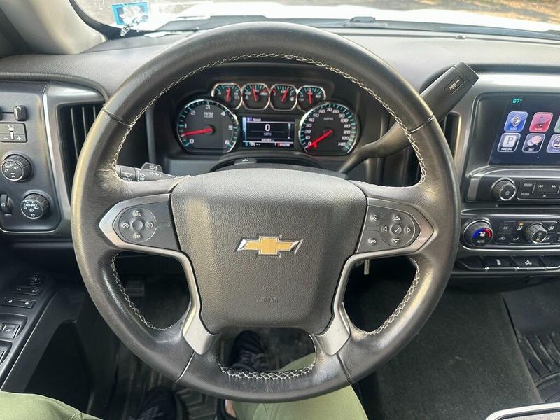 2016 Chevrolet Silverado 1500 LT photo 2
