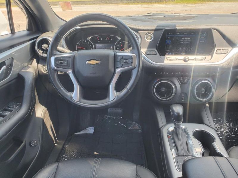 2020 Chevrolet Blazer LT in a Summit White exterior color and Jet Blackinterior. Johnson Dodge 601-693-6343 pixelmotiondemo.com 