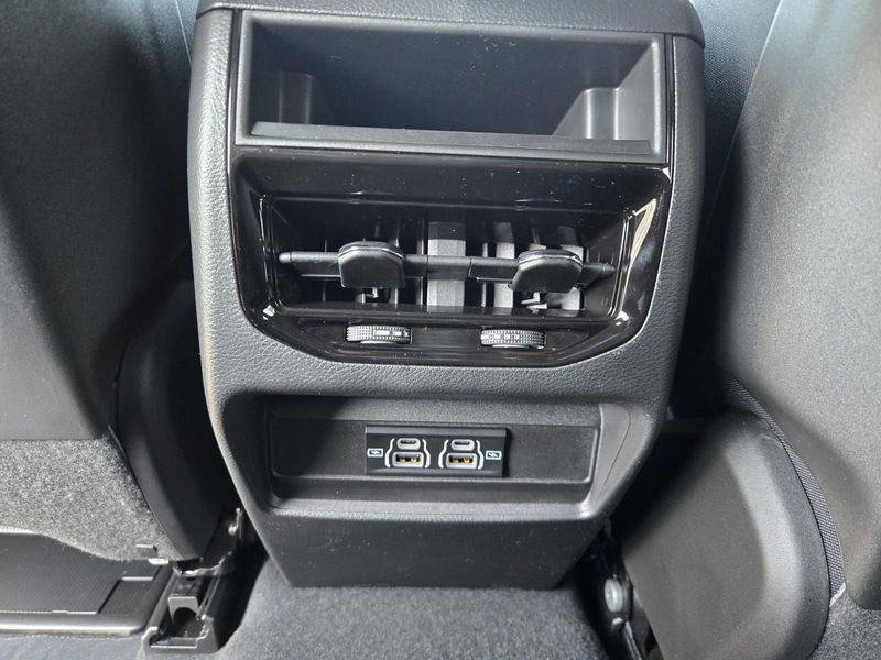 New 2026 Jeep Grand Cherokee Laredo 4x2