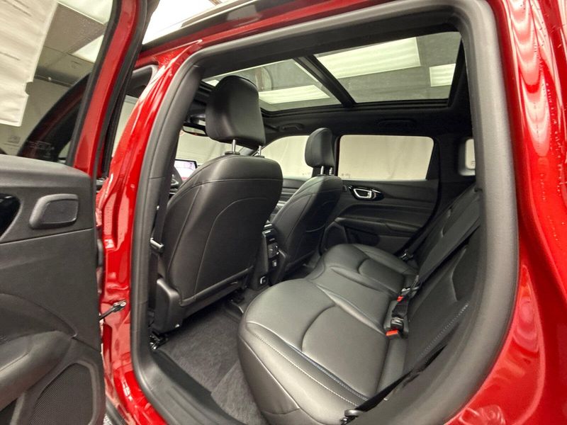 New 2025 Jeep Compass Limited 4x4Image 18