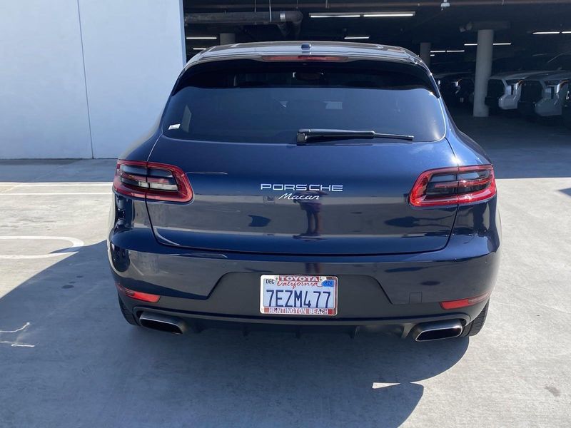 2018 Porsche Macan BaseImage 5