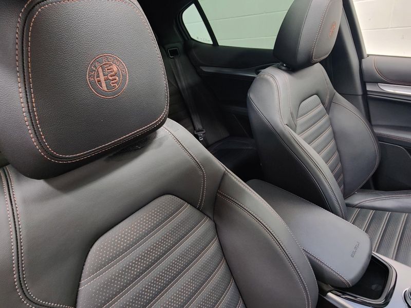 Used 2025 Alfa Romeo Stelvio Intensa AWD w/Sunroof/NavImage 6