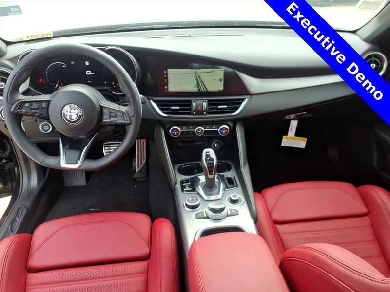 New 2025 Alfa Romeo Giulia VeloceImage 11