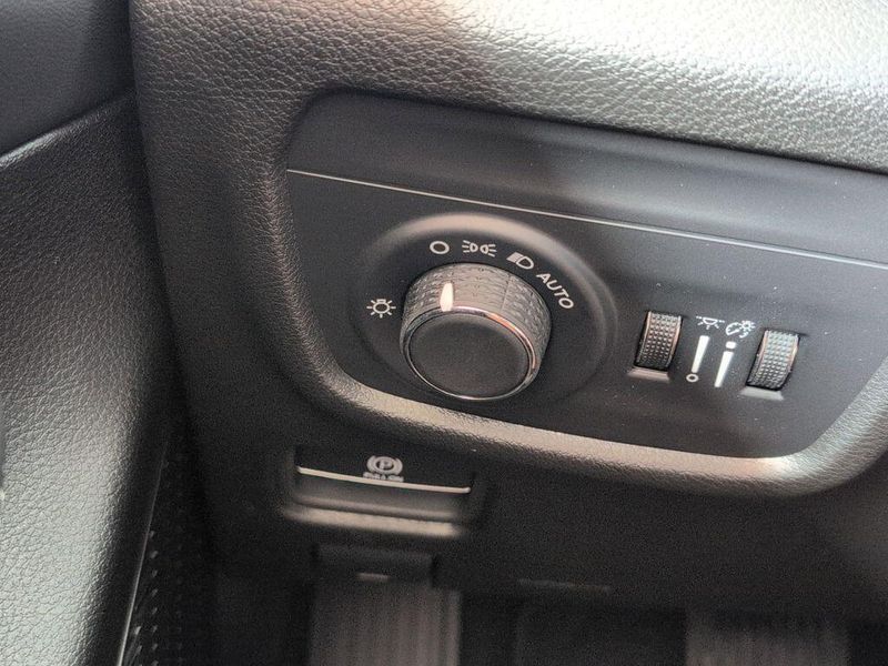 2024 Jeep Grand Cherokee L Altitude X 4x4Image 25