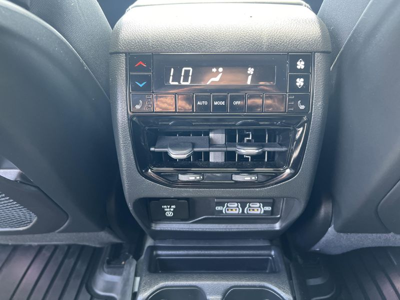 Used 2023 Jeep Grand Cherokee L OverlandImage 23