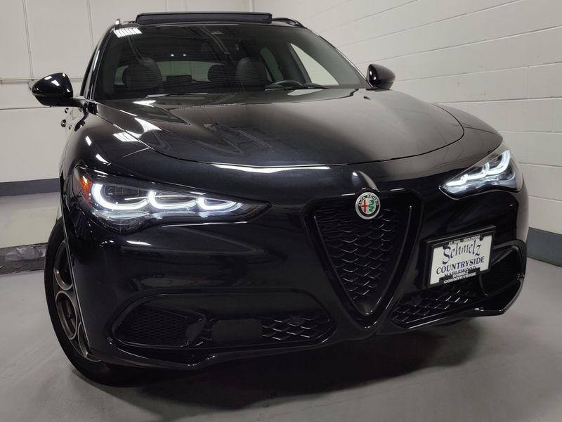 2024 Alfa Romeo Stelvio Sprint Q4 AWD w/Sunroof/Wheel PkgImage 2