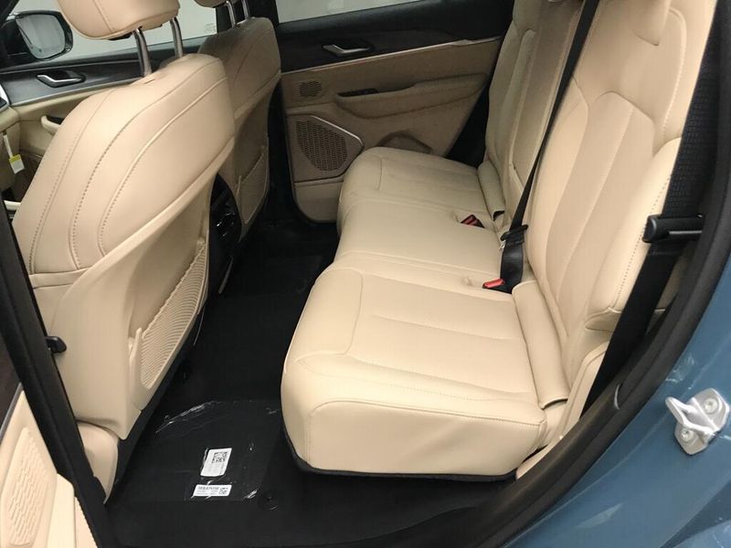 New 2026 Jeep Grand Cherokee Limited 4x4Image 9