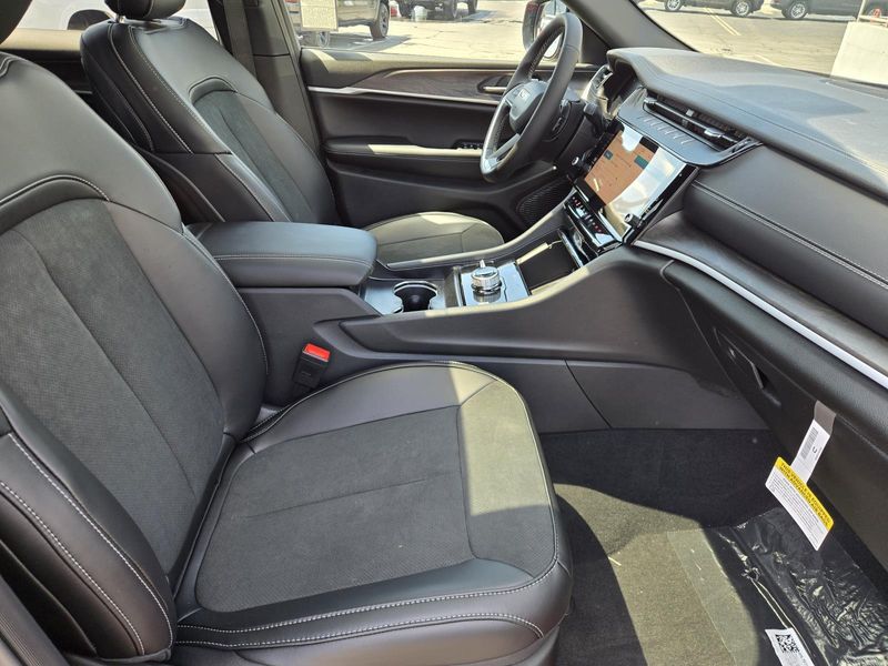 New 2026 Jeep Grand Cherokee L Laredo Altitude 4x4