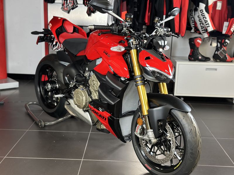 2024 Ducati STREETFIGHTER V4 SImage 1