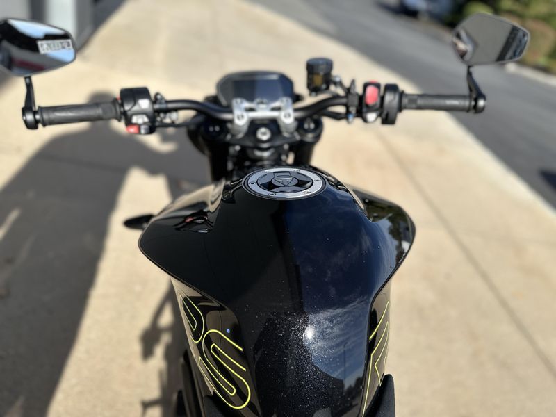 2025 Triumph STREET TRIPLE RSImage 7