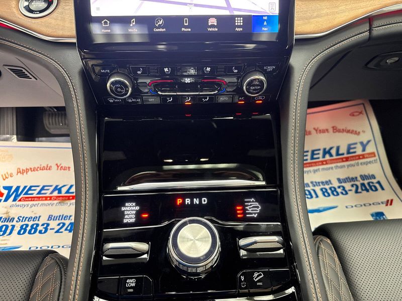 2025 Jeep Grand Cherokee L Summit Reserve 4x4Image 17