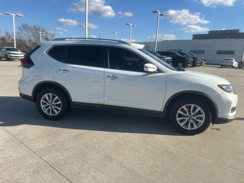 Used 2018 Nissan Rogue SVImage 4