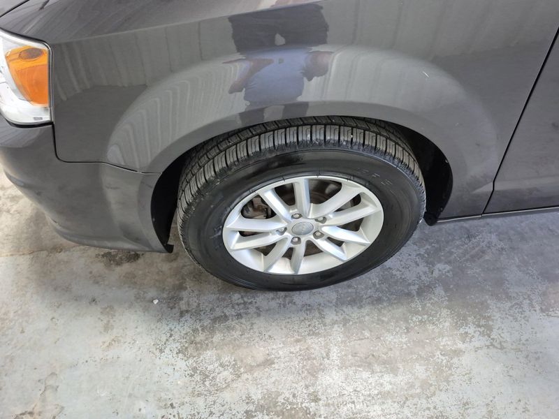 2019 Dodge Grand Caravan SXTImage 8
