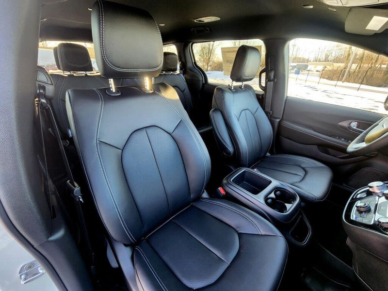 New 2026 Chrysler Voyager Lx