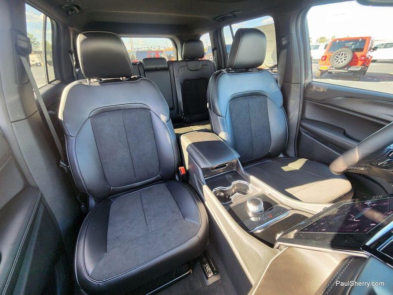 New 2025 Jeep Grand Cherokee Altitude X 4x4