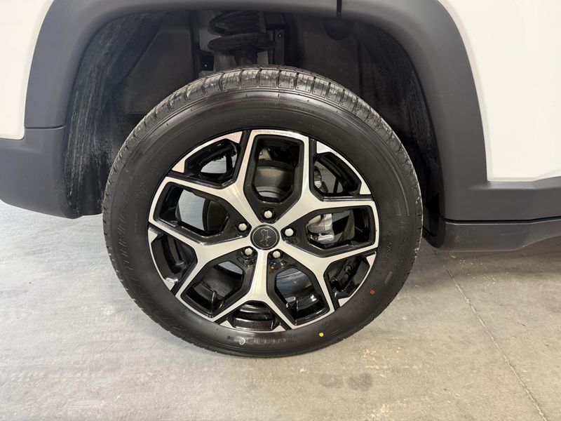 Used 2025 Jeep Compass LimitedImage 7