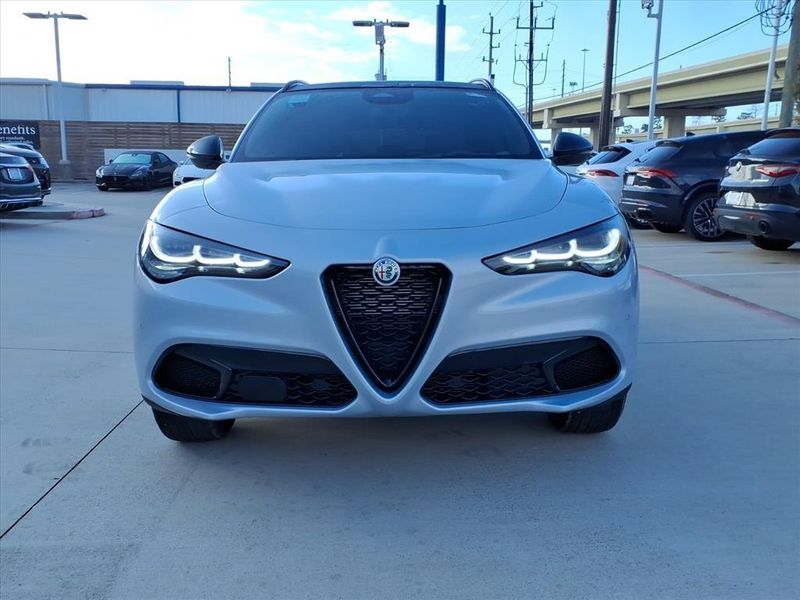 New 2025 Alfa Romeo Stelvio AwdImage 4