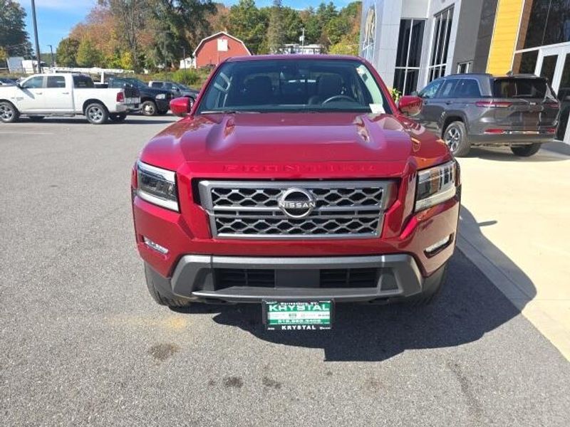 2022 Nissan Frontier SV photo 2