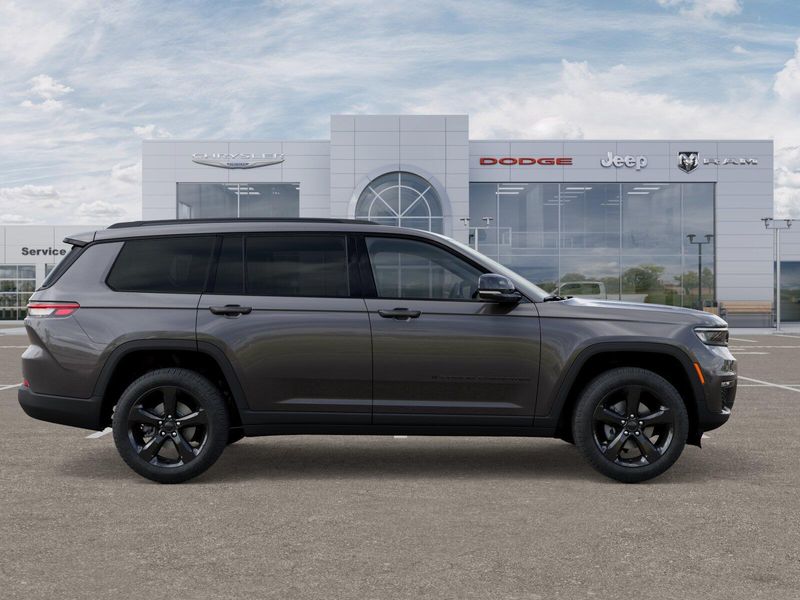 New 2025 Jeep Grand Cherokee L Limited 4x4Image 29