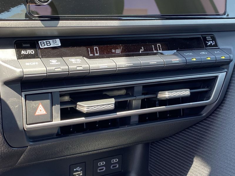 New 2025 Toyota Camry SEImage 17