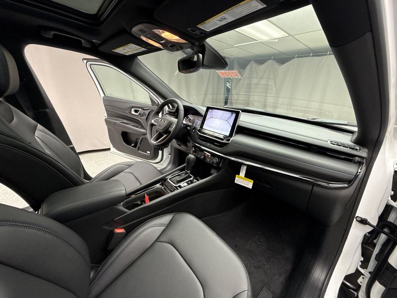 New 2025 Jeep Compass Limited 4x4Image 22