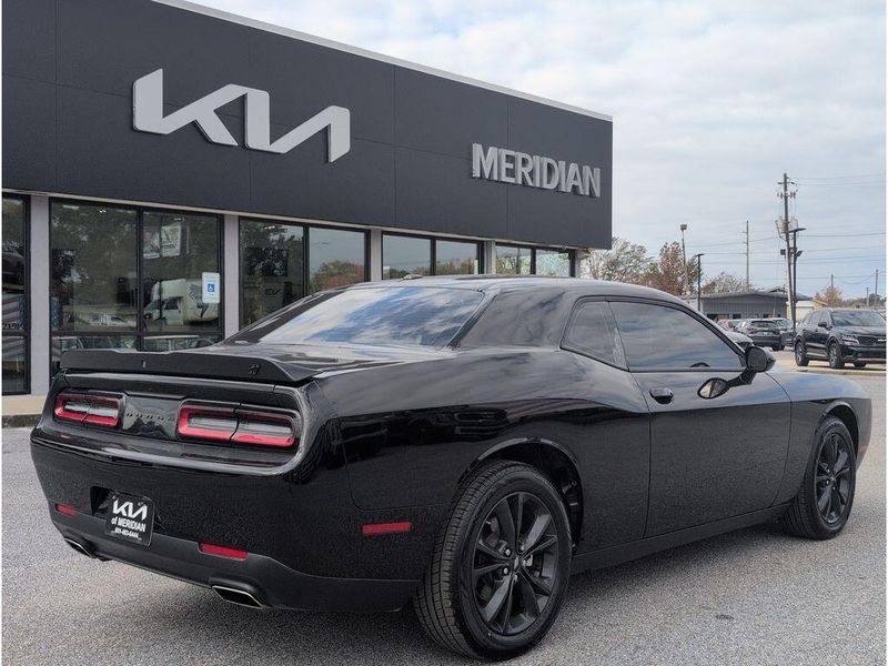 Used 2023 Dodge Challenger SXTImage 5