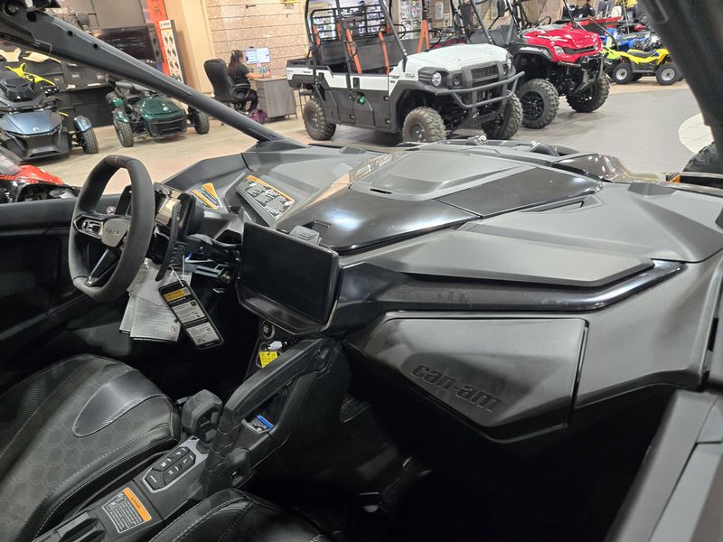 2025 Can-Am MAVERICK R X RS 999T DCT TRIPLE BLACK Image 17