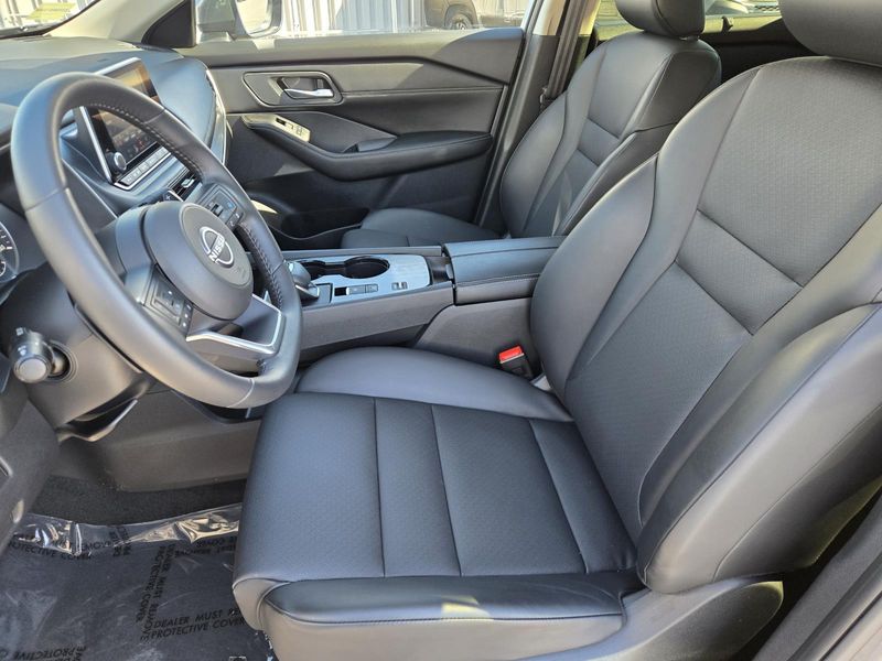 Used 2024 Nissan Rogue FWD SV