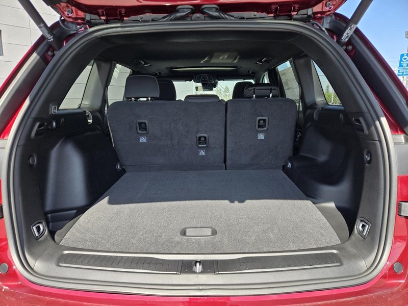 New 2026 Jeep Grand Cherokee Laredo X 4x2