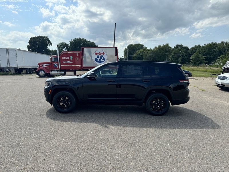 2024 Jeep Grand Cherokee L Altitude X 4x4Image 5