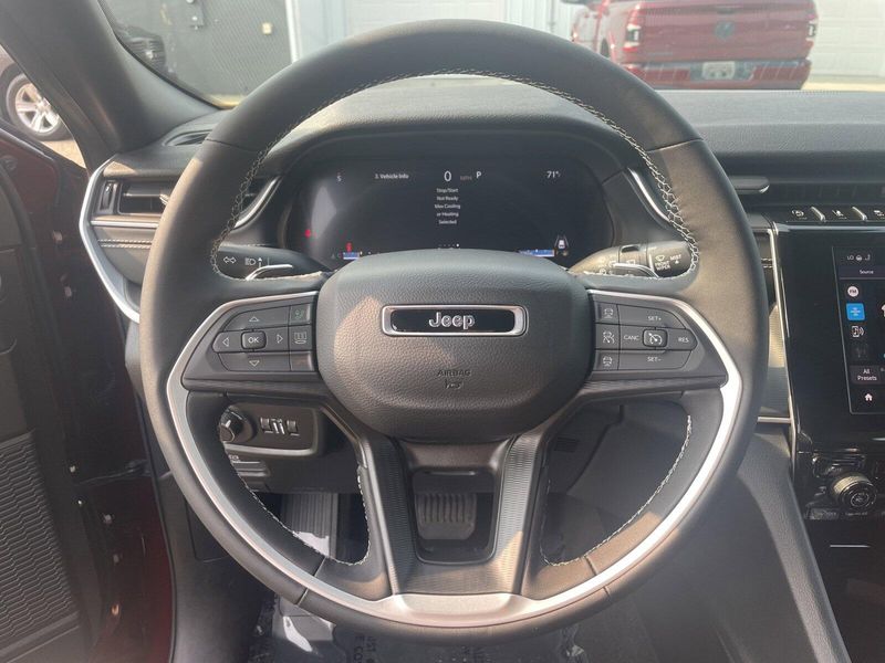 2024 Jeep Grand Cherokee Altitude XImage 19