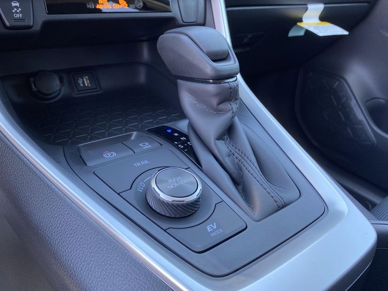 New 2025 Toyota RAV4 Hybrid LEImage 18