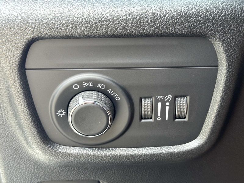 New 2026 Jeep Grand Cherokee L Laredo X 4x2