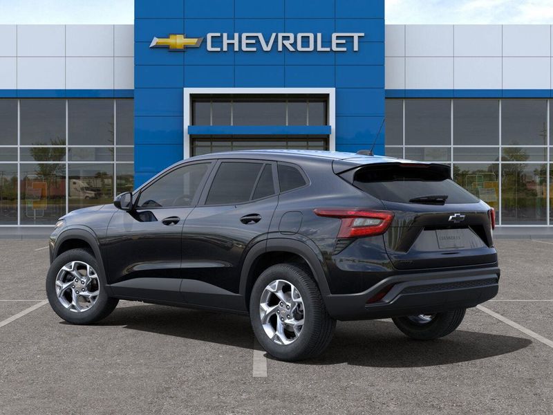 New 2025 Chevrolet Trax LSImage 3