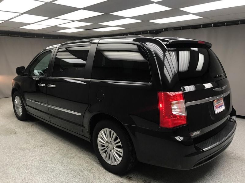 Used 2013 Chrysler Town & Country Touring-LImage 2