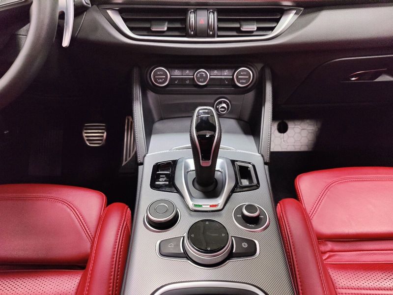 2023 Alfa Romeo Stelvio Veloce AWD w/Premium & Activ AsstImage 26
