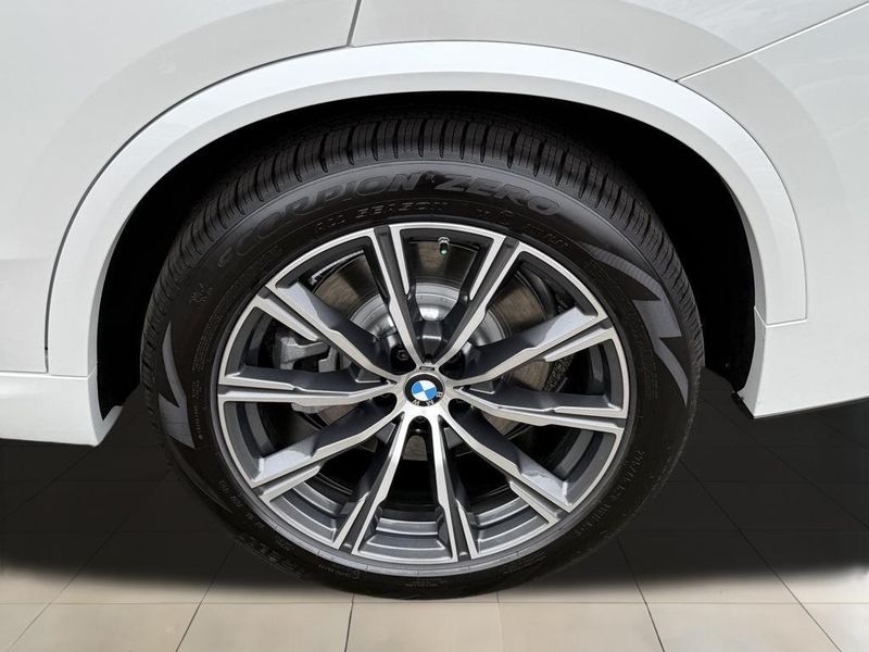 2026 BMW X5 xDrive50eImage 17