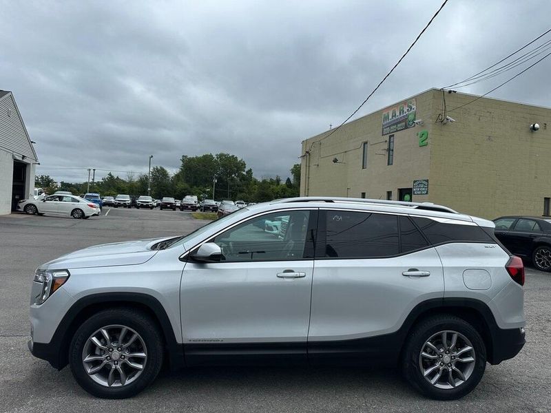 2022 Gmc Terrain SLT photo 2