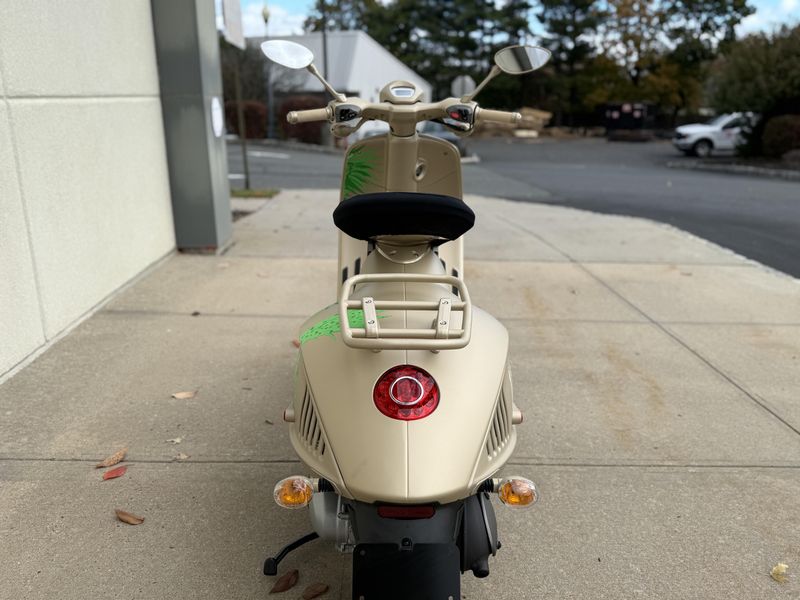 2024 Vespa 946 DragonImage 8