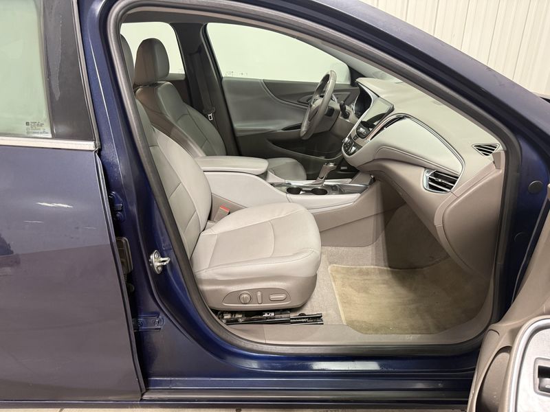 Used 2017 Chevrolet Malibu LTImage 6