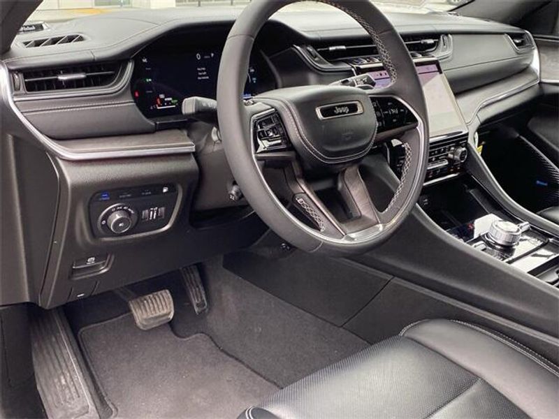 New 2023 Jeep Grand Cherokee Overland 4xeImage 17